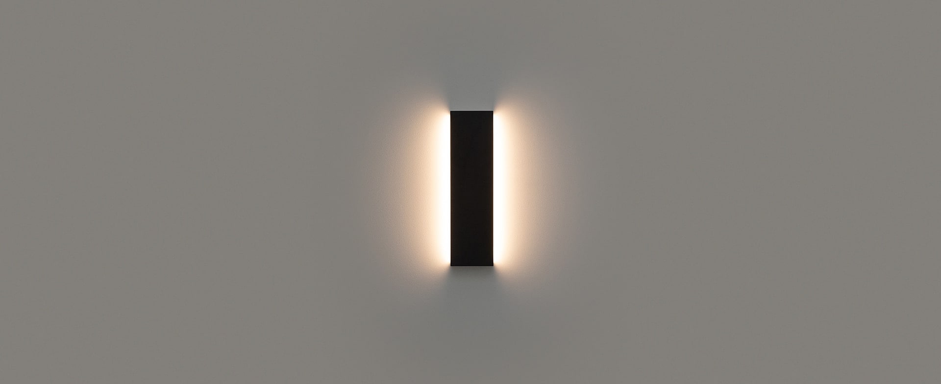 1614264281-Reflex-Arandela-de-Luz-Indireta-42cm-Banner-Topo-Site-Jardim-STH9740PTO-Ambientada-2.jpg APPLIQUE EXTERIEURE REFLEX – Image 1