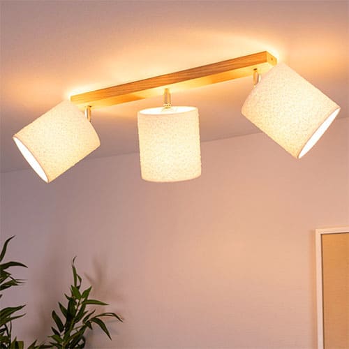 Plafonnier BOUCLE en bois de chêne et tissu blanc