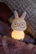 PINCHA RABBIT - Lampe de table Rechargeable Chambres d'enfant - Batterie/Piles - LED 3 StepDim - Rvb - Blanc | Essential – Image 2